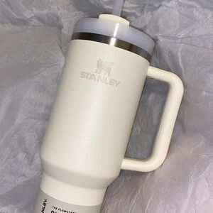 Stanley 40 oz Quencher H2.0 FlowState Cream Tumbler